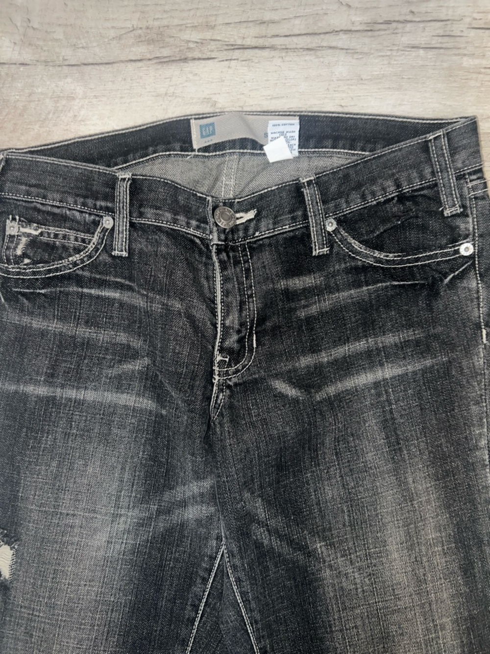GAP Women's Straight-Leg Skinny Jeans in Washed Black - Picture 2 of 5